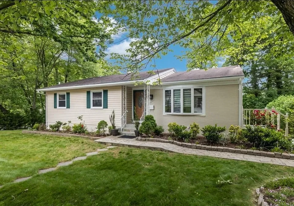 131 Casmar St SE