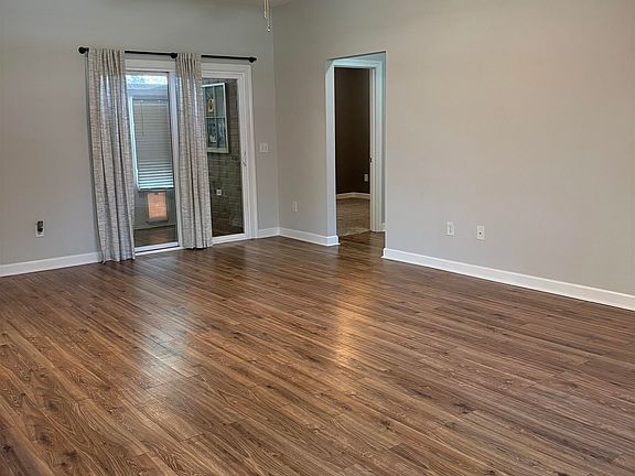 4th image of 6111 Albray Dr