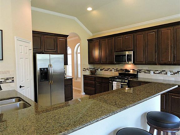 4th image of 235 N Vershire Cir