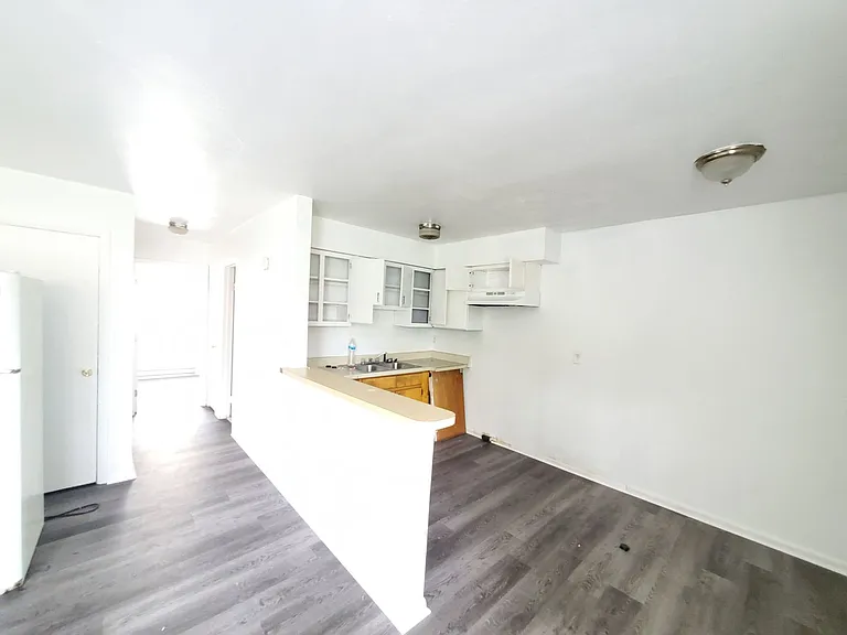 6241 Alexander St — Photo 9