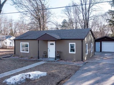 915 7th St, Waupaca, WI, 54981