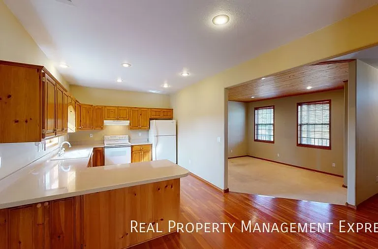 305 E Pine Lake Dr — Photo 17