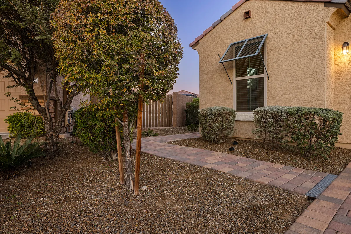 Building Photo - 10037 W Cashman Dr