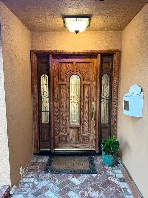 3 bed, 2330 sqft, $5,400 — Photo 3