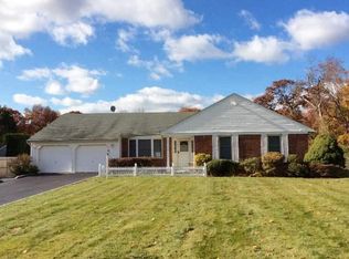 16 Teal Cres, Great River, NY 11739