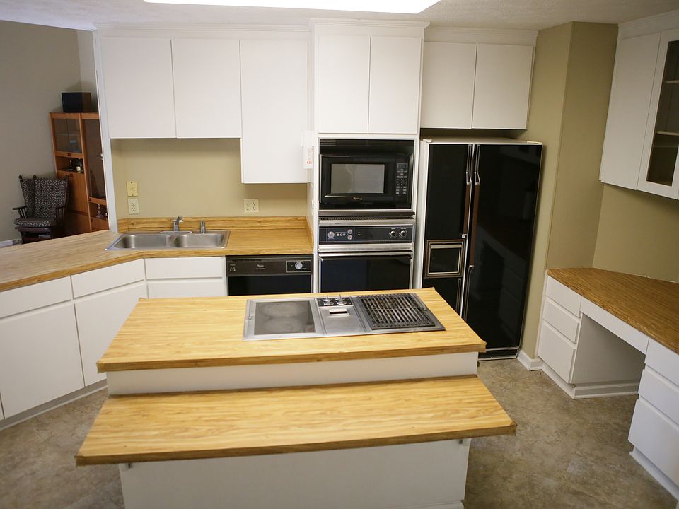 2nd image of 25 Sweetbriar Cres
