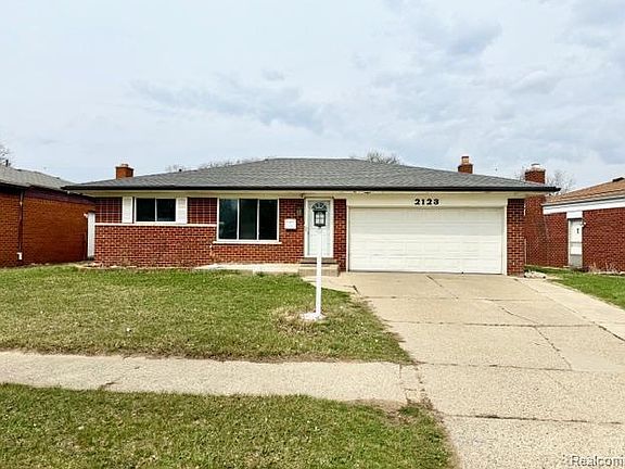 4th image of 2123 Common Rd