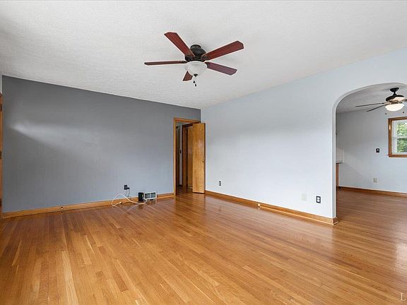 2nd image of 1097 Blue Ridge Dr