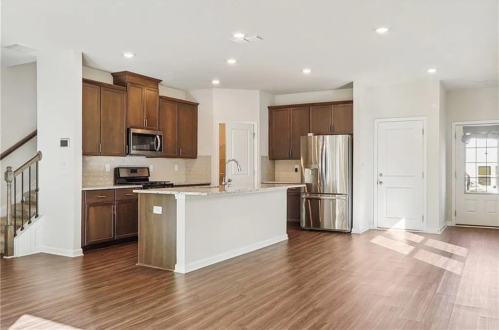 3 bed, 2.5 bath, 1762 sqft, $2,299 — Photo 4