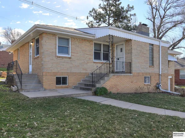 107 S 69th St, Omaha, NE 68132