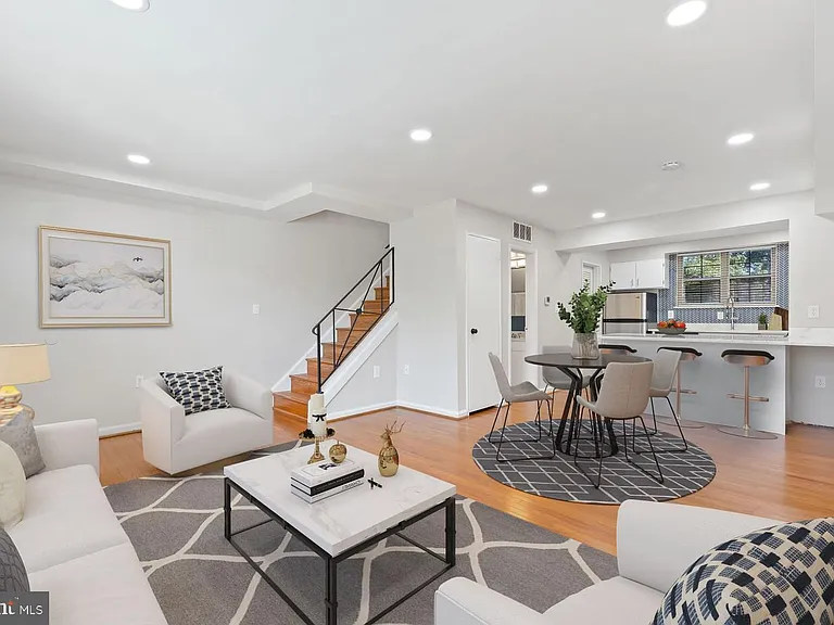 2512 N Dearing St — Photo 3