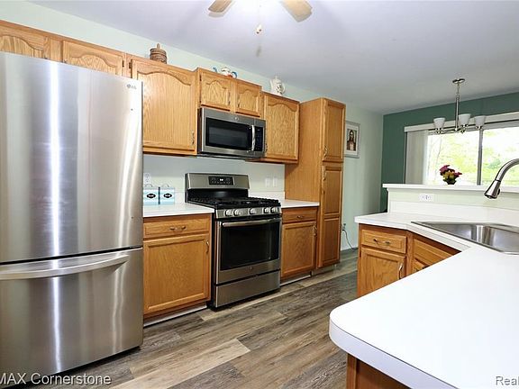 5th image of 37161 Amhurst Dr #35