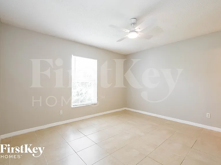 882 Trumbull St — Photo 10