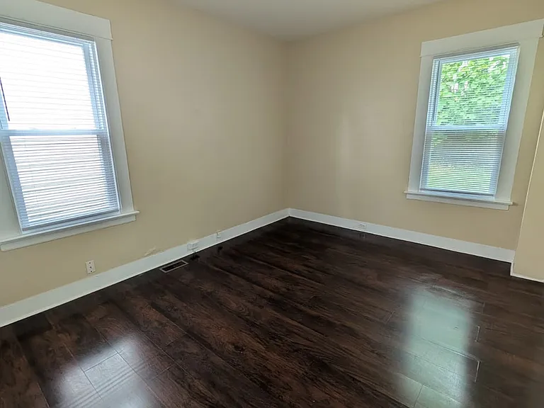 103 Sheffield Ave #11 — Photo 5