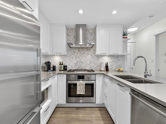 3rd image of 520 Como Lake Ave #2101