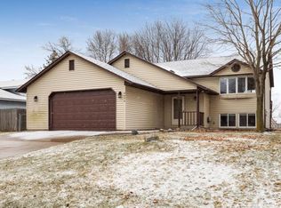 6639 Upper 20th St N, Oakdale, MN 55128