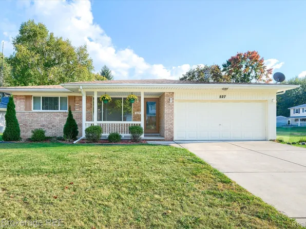 527 Amesbury Dr, Davison, MI 48423