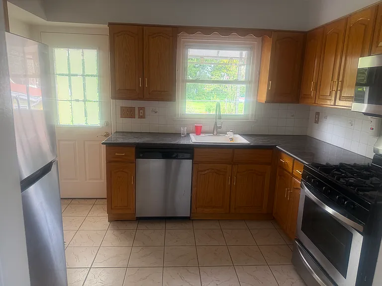8 Greenwood Rd #1 — Photo 8