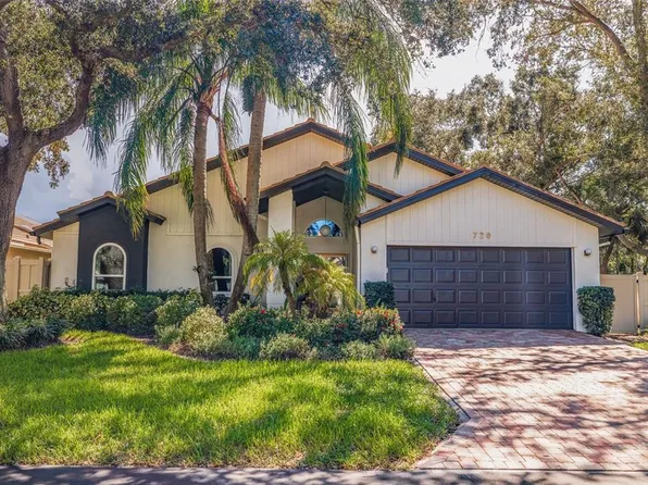 720 White Sand Dr NE, Saint Petersburg, FL 33703