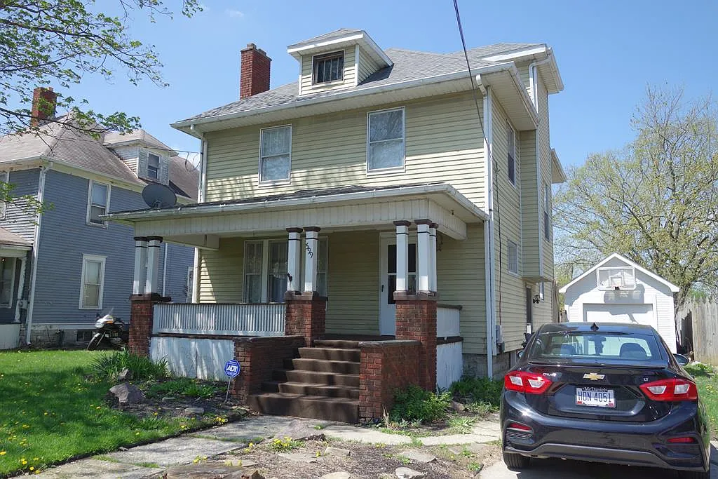 599 Windsor St photo 1