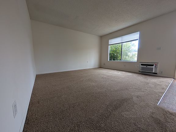 3rd image of 1054 S Magnolia Ave APT 9
