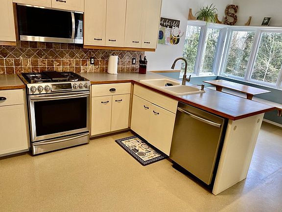 4th image of 1149 Hill Road