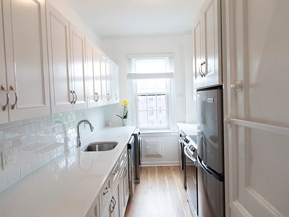 5th image of 525 W 238th St APT 4F