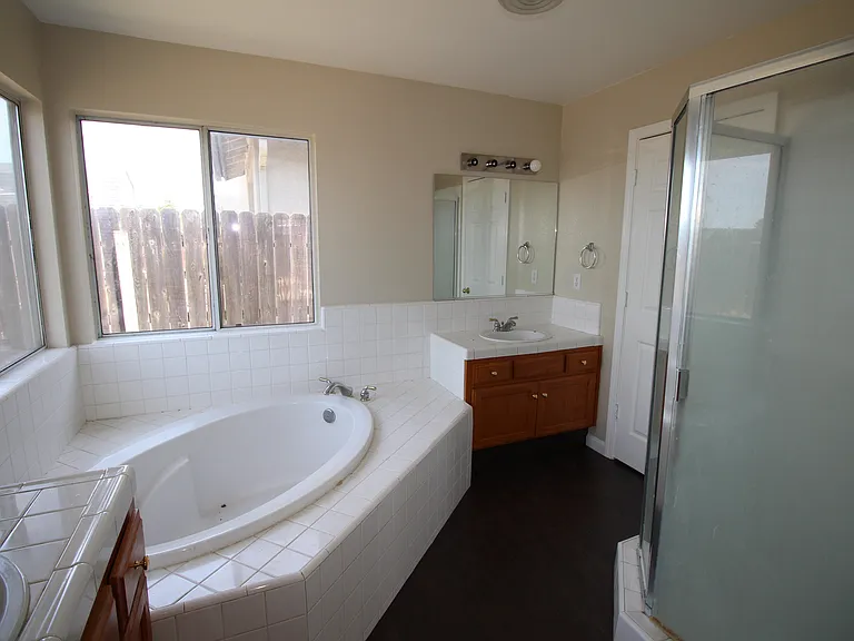 5325 N Rosalia Ave — Photo 22