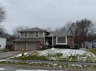 1513 NW Amesbury Dr, Blue Springs, MO 64015