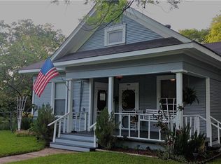 220 W 9th St, Bonham, TX 75418