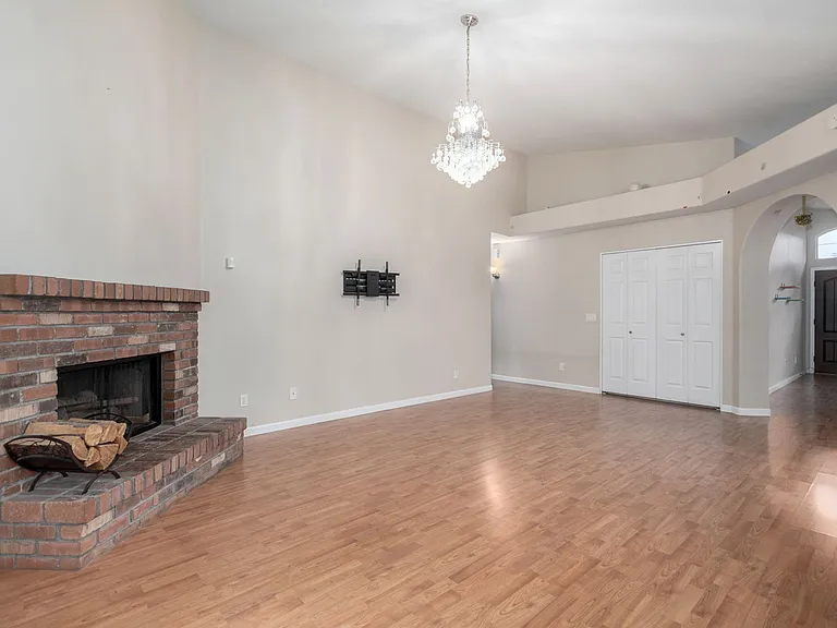 15428 S 23rd Pl — Photo 9