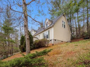 19 Fairview Hills Dr, Fairview, NC 28730