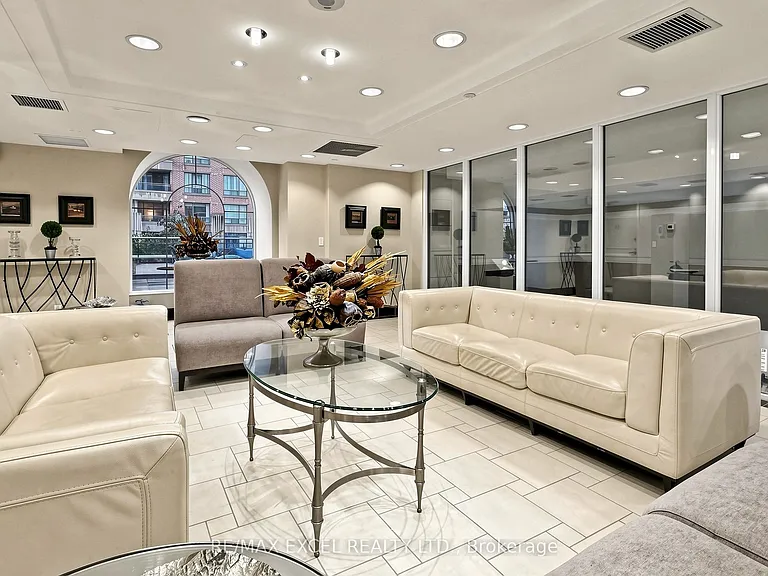 350 Red Maple Rd #508 — Photo 39