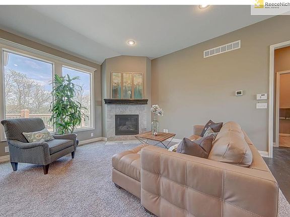 3rd image of 101 N Eastglen Dr