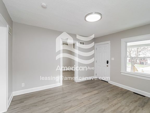 937038_004_wm_-_living_room_13422832.jpg