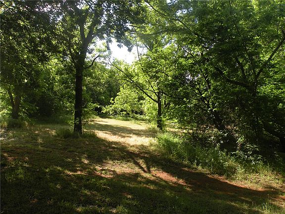 2nd image of Oak Creek Dr