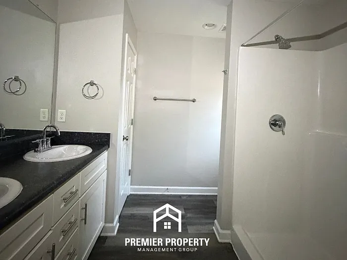 110 Castlebar Cir — Photo 8