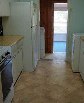 3rd image of 974 Parkwood Ct