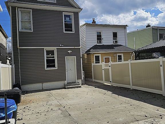 3rd image of 15613 110th Ave