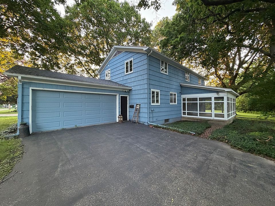 1st image of 915 Sunset Dr