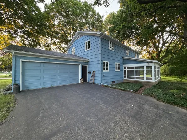 915 Sunset Dr, Princeton, IL 61356