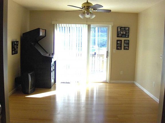 dining room w/sliders to deck