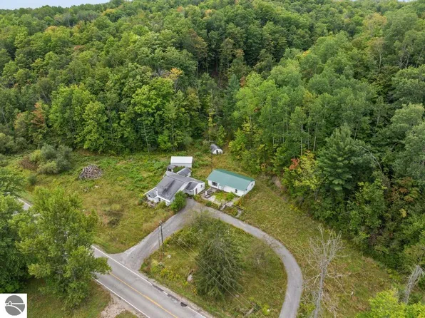 933 E Old State Rd, East Jordan, MI 49727