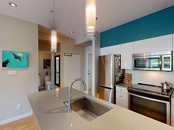 4th image of 785 Tyee Rd #105