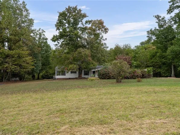 2409 Sisk Rd, Lawsonville, NC 27022