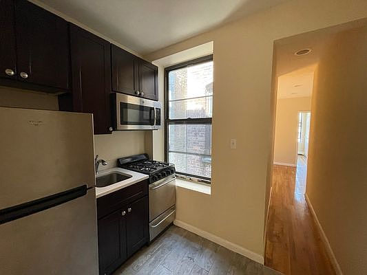 1st image of 390 Manhattan Ave APT 9