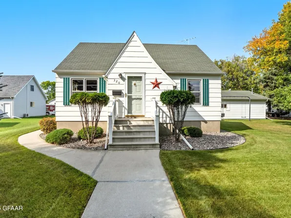 320 5th Ave SE, East Grand Forks, MN 56721
