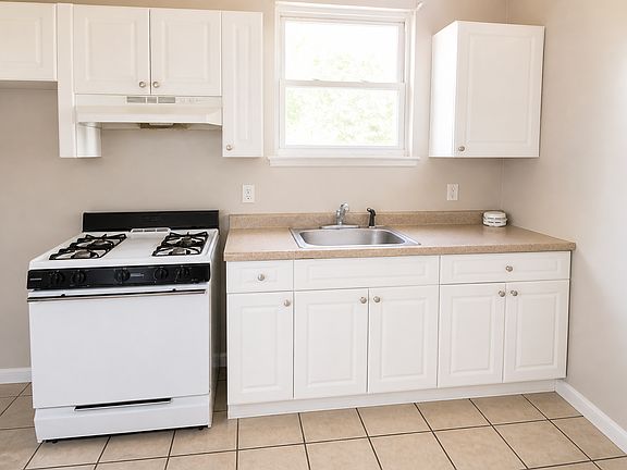 2nd image of 81 Auburn St #1BA
