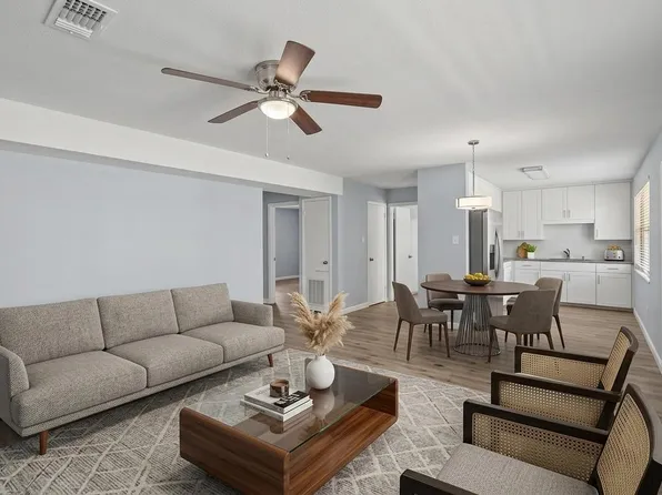 12033 18th St APT 3, Santa Fe, TX 77510