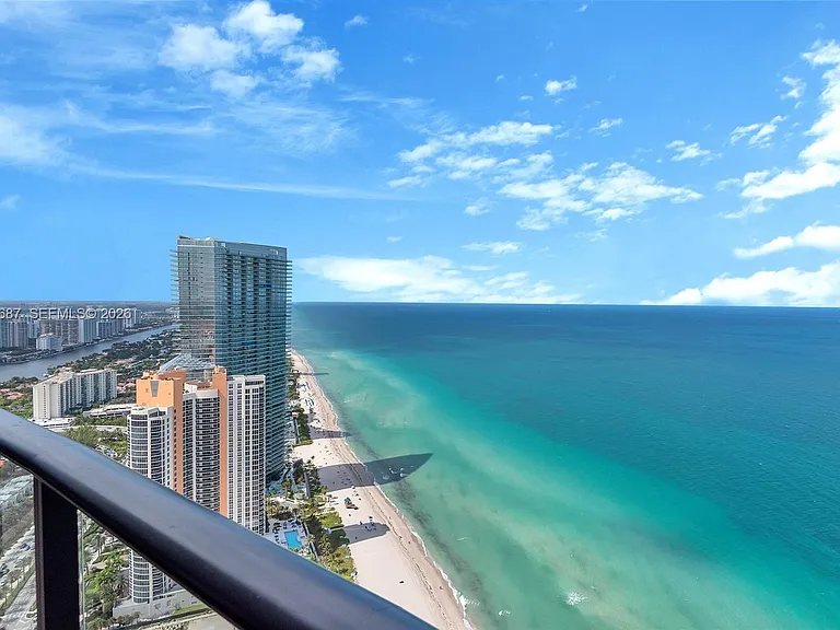 18555 Collins Ave #4705 — Photo 8